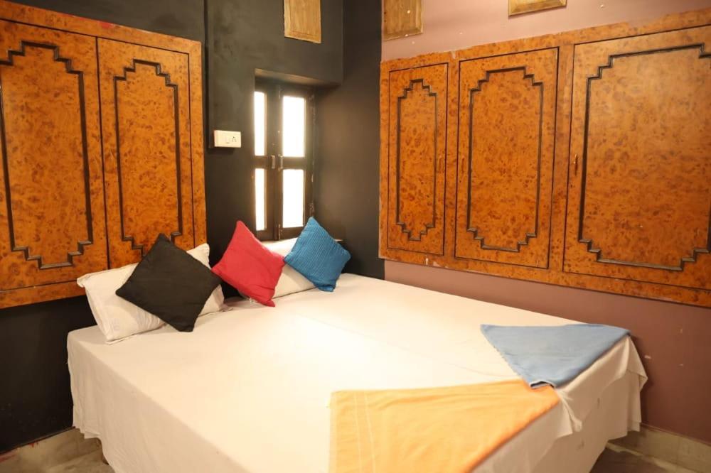 Хостел Santkripa Backpackers 400 Mtr From Railway Station Джодхпур Екстер'єр фото