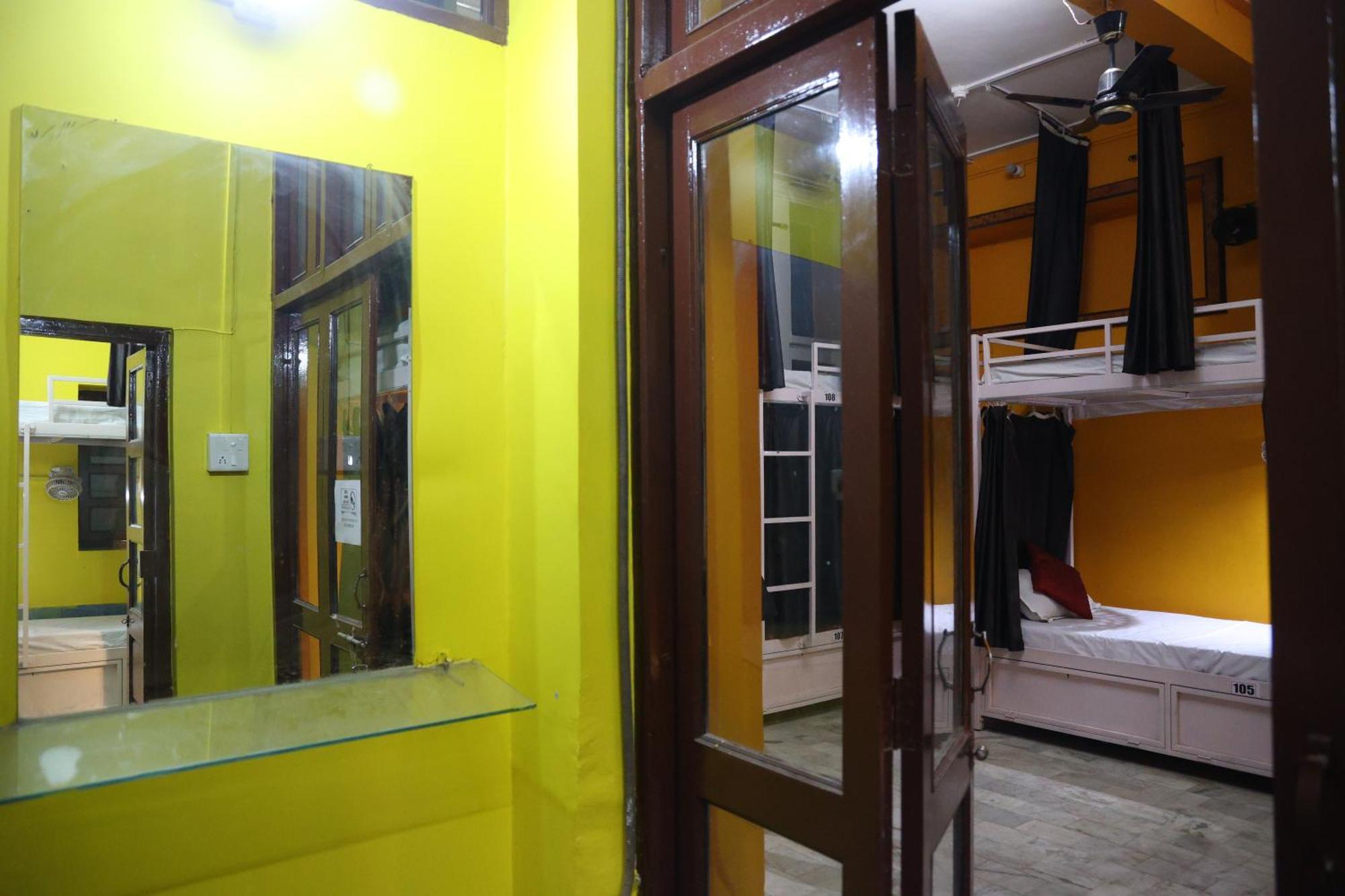 Хостел Santkripa Backpackers 400 Mtr From Railway Station Джодхпур Екстер'єр фото