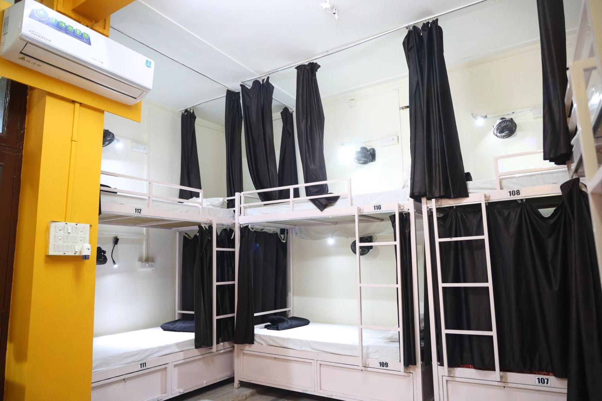 Хостел Santkripa Backpackers 400 Mtr From Railway Station Джодхпур Екстер'єр фото