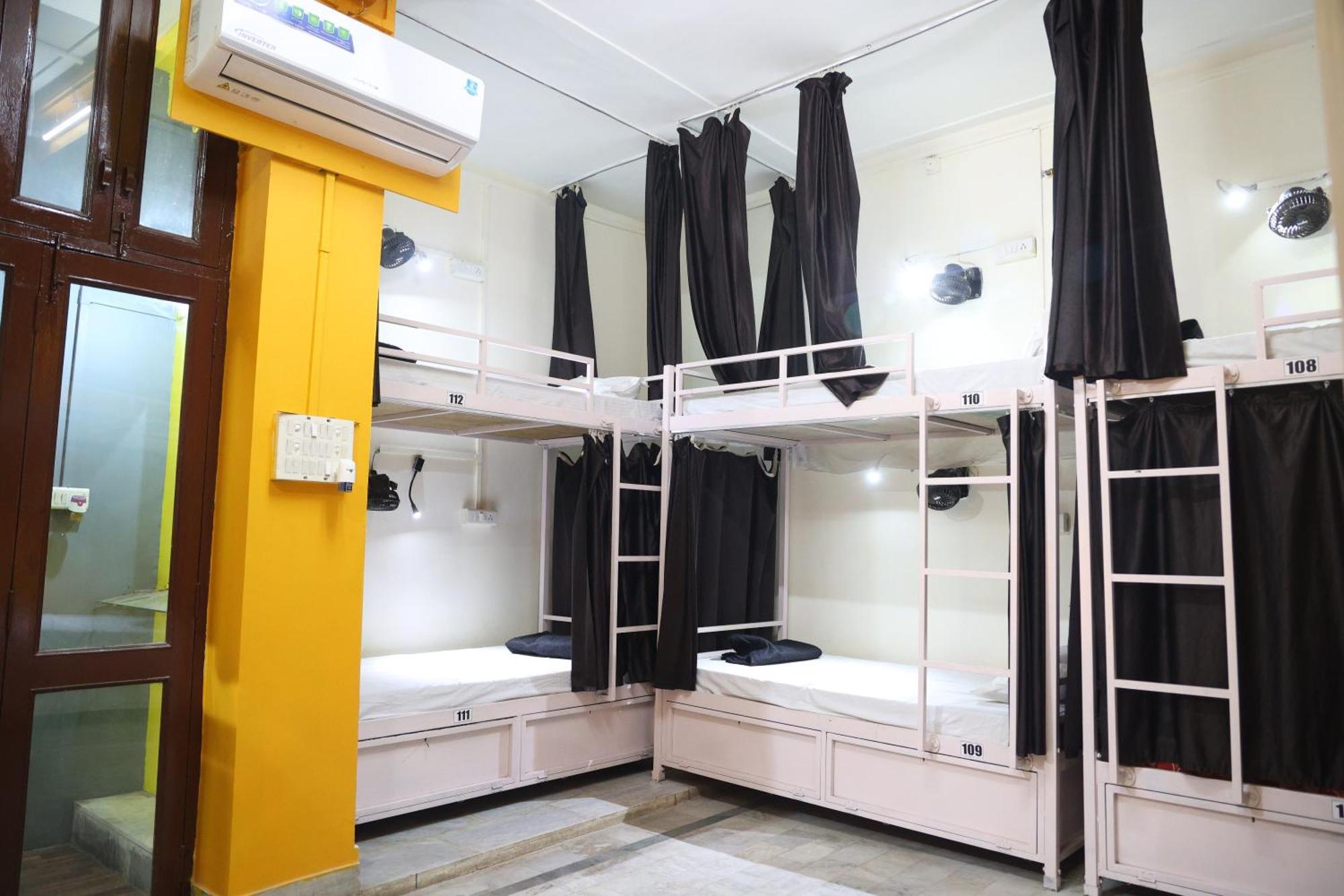 Хостел Santkripa Backpackers 400 Mtr From Railway Station Джодхпур Екстер'єр фото